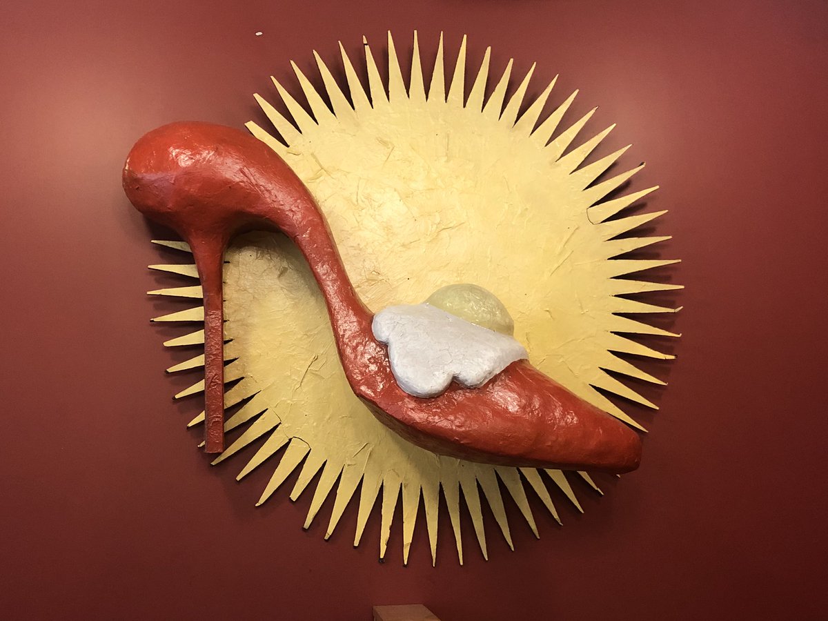 sharonainvegas's tweet image. Those of you that know me well, know that I am happiest in my red heels!  So....is there any better place for me to have brunch this morning?   Definitely not. 👠👠. #rubysunshine