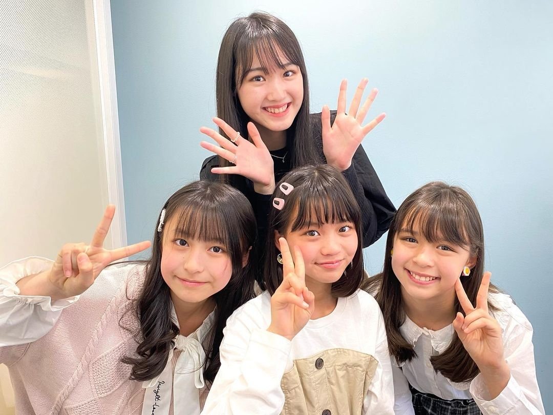 今日のyoutubeでは 事務所の先輩 組橋星奈ちゃんに メイクを教えてもらったよ 中学生のセナちゃんに 沢山教えてもらった小学6年生3人組 ジュナ ミユ ハルハでした オフショット 組橋星奈 大島美優 星名ハルハ 野崎珠愛 ぽんスターらんど Nozakijuna 野崎珠愛