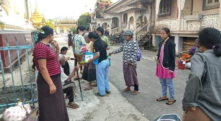 sfys_nn's tweet photo. Since people considered clashes are about to erupt between KIA and Military in #Mogok, about 300 people are now displacing and taking refugee camps in Phaung Daw Oo monastery after Military attacked with heavy weapons near Phyu Yaung village and Mogok on Apr 12.
#Apr14Coup https://t.co/dmuvB9TCnN