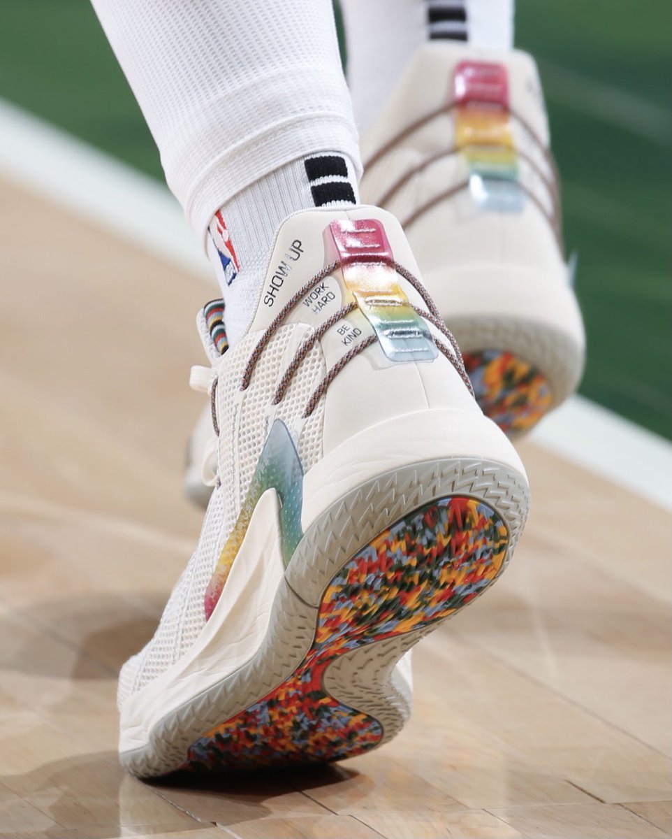 Dame_Lillard's tweet image. Happy to announce that the Respect “student edition” of my #Dame7 has arrived and deliveries are on their way to each Respect school. McDaniel, Parkrose and Roosevelt school colors are represented along with the Respect principles: Show Up, Work Hard and Be Kind.