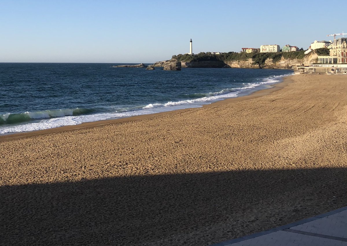 Même espace de plein air ce soir à 19 heures, 103 ans + tard à l’âge du #RestezChezVous.

#2Salles2Ambiances #Biarritz