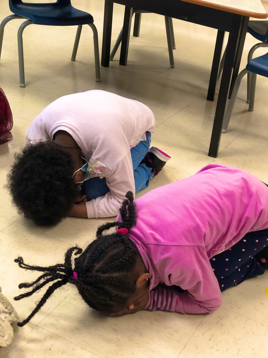 JenSkanes1's tweet photo. Learning about and practicing “Turtle” to help calm our bodies. Then some morning yoga 🧘♀️ #PATHS #healthcurriculum #KindergartenDays #SEL #yoga @CosmicKidsYoga @standrewselem @NLESDCA https://t.co/DwEE3UWgHw