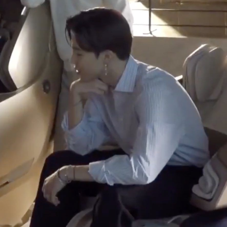ROCKSTARJIMlN's tweet photo. So bf material... not mine tho https://t.co/Z0EcJR5Bhl