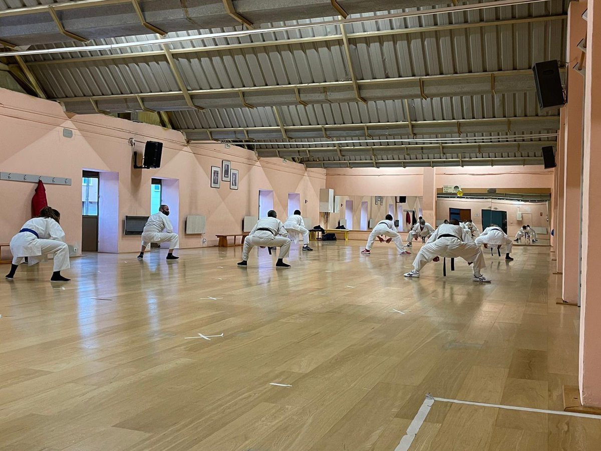 sedeosc's tweet photo. 📢 El deporte en Segorbe, a pleno rendimiento.

📆 Desde el 6 de abril, la Concejalía de Deportes ha reanudado las clases de la escuela municipal que se realizan en instalaciones cerradas, como el Polideportivo municipal y el Multiusos

👉 https://t.co/1jQu0GFYY5

#Sedeo #Segorbe https://t.co/6jJz10fbq7