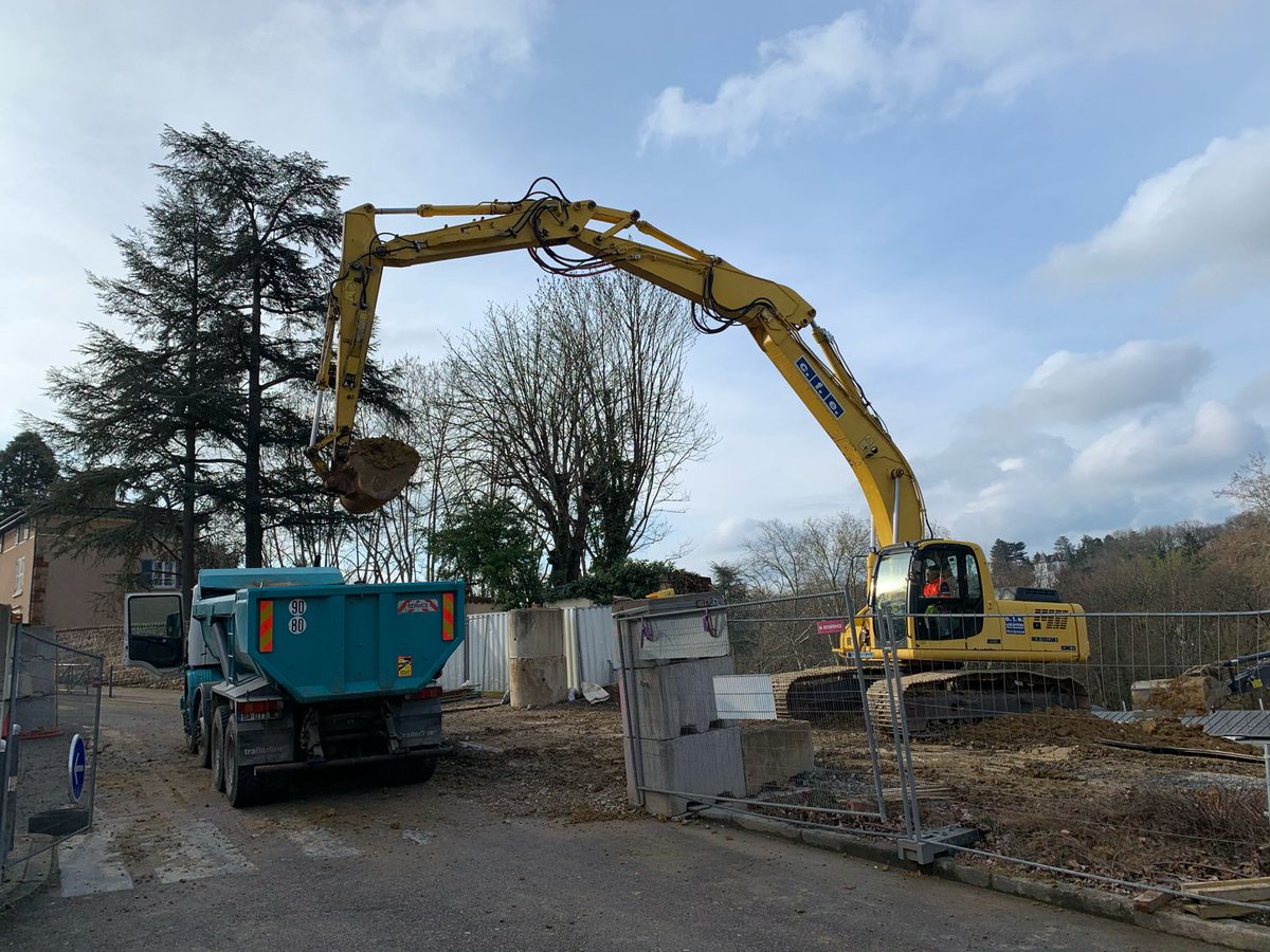 La pelle sur chenilles New Holland E215 de #KOLBECO (3 balanciers) sera votre alliée lors d'applications spéciales nécessitant des portées d' #excavation exceptionnelles.
Consultez votre agence régionale CFE Location pour toutes vos demandes de location ! 
cfe-loc.fr