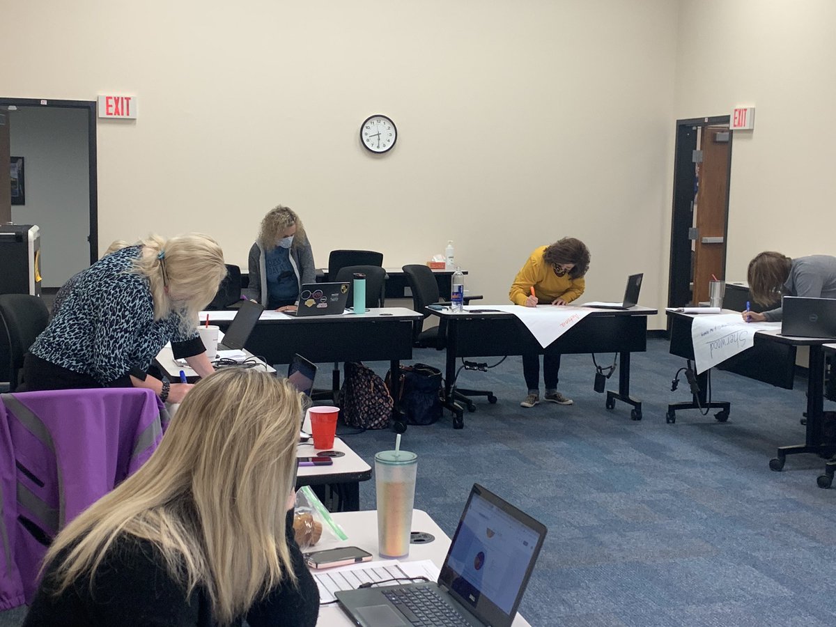 FoxFedPro's tweet image. Fox C-6 Reading Specialist collaborating today, learning everyone’s resource strategies and best practices for reading support! #reading #gallerywalk #resources