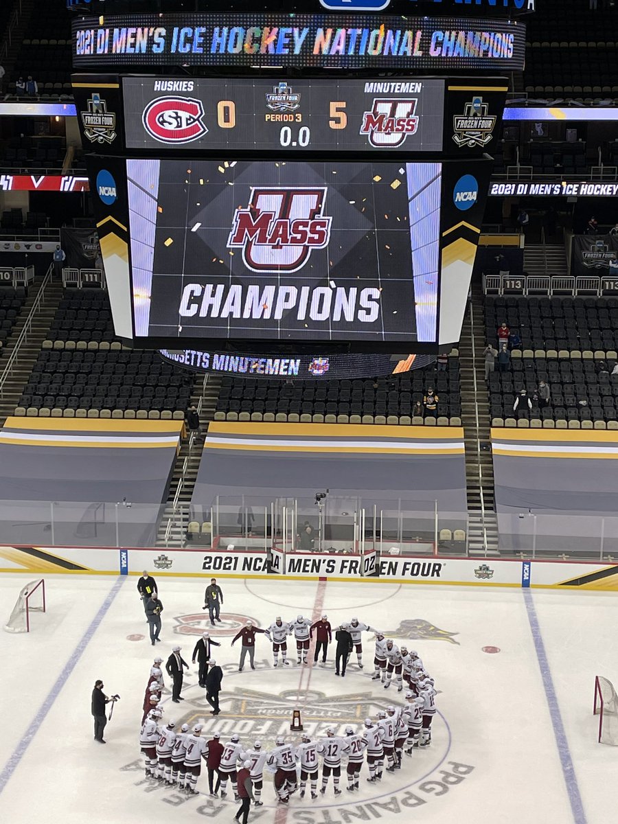 tessaliberi's tweet photo. @UMassADBamford @UMassHockey @UMassAthletics ❤️🤍❤️🤍❤️ https://t.co/iLftTUfJDJ