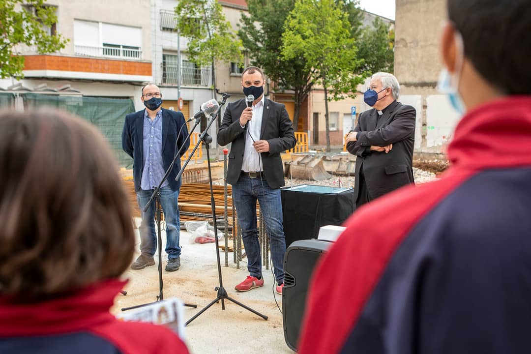 jordi_ballart's tweet photo. 👩‍🏫 Posem primera pedra ampliació de l'@EscolaRamonPont, un centre educatiu de referència a Ca n'Anglada, que sumarà una 2a línia d'ESO i ampliarà oferta cicles formatius. Una escola que disposa d'un projecte educatiu de qualitat i referent en atenció a la diversitat.Enhorabona! https://t.co/Q4w16wAETw