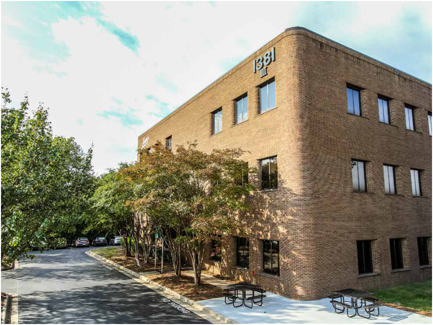 Office space w/great location &amp; amenities! 1381 Old Mill Circle #300 - renovated ±1,546-8,200RSF, courtyard w/seating, fitness center, energy management system, close to highways. $16.50/SF FS lease. #commercialrealestate #officeleasing #winstonsalem #myws
lnkd.in/d3752yW