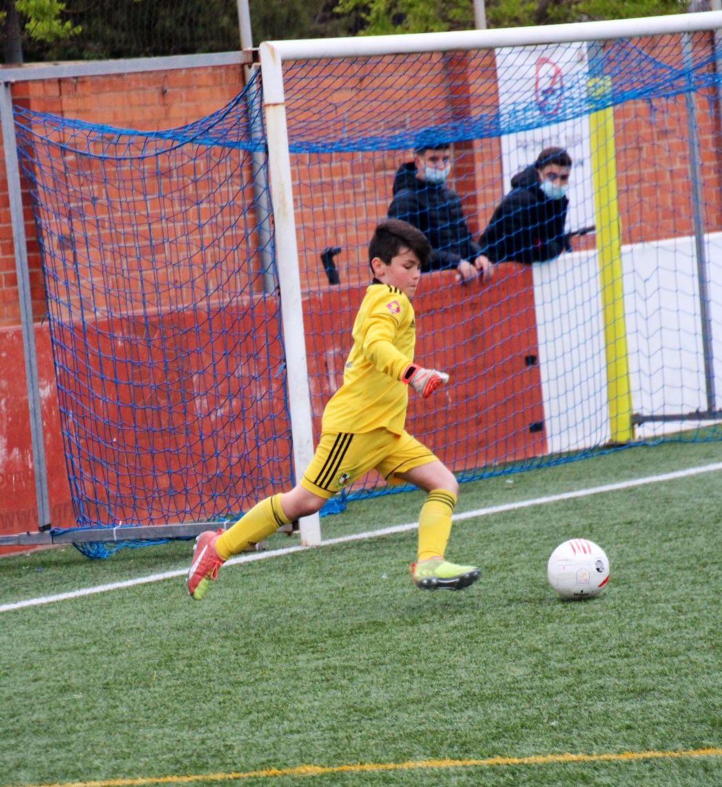 Disfrutando cada momento de tu viaje <a href="/EidanBertran/">Eidan Bertran Bueno</a> y aprendiendo mucho de esta peculiar “locura” a la que llaman ser #portero!!! ⚽️🔝🧤 #DiaInternacionalDelPortero #DiaInternacionalDelPorter #PareDelPorter #InternationalGoalkeeperDay