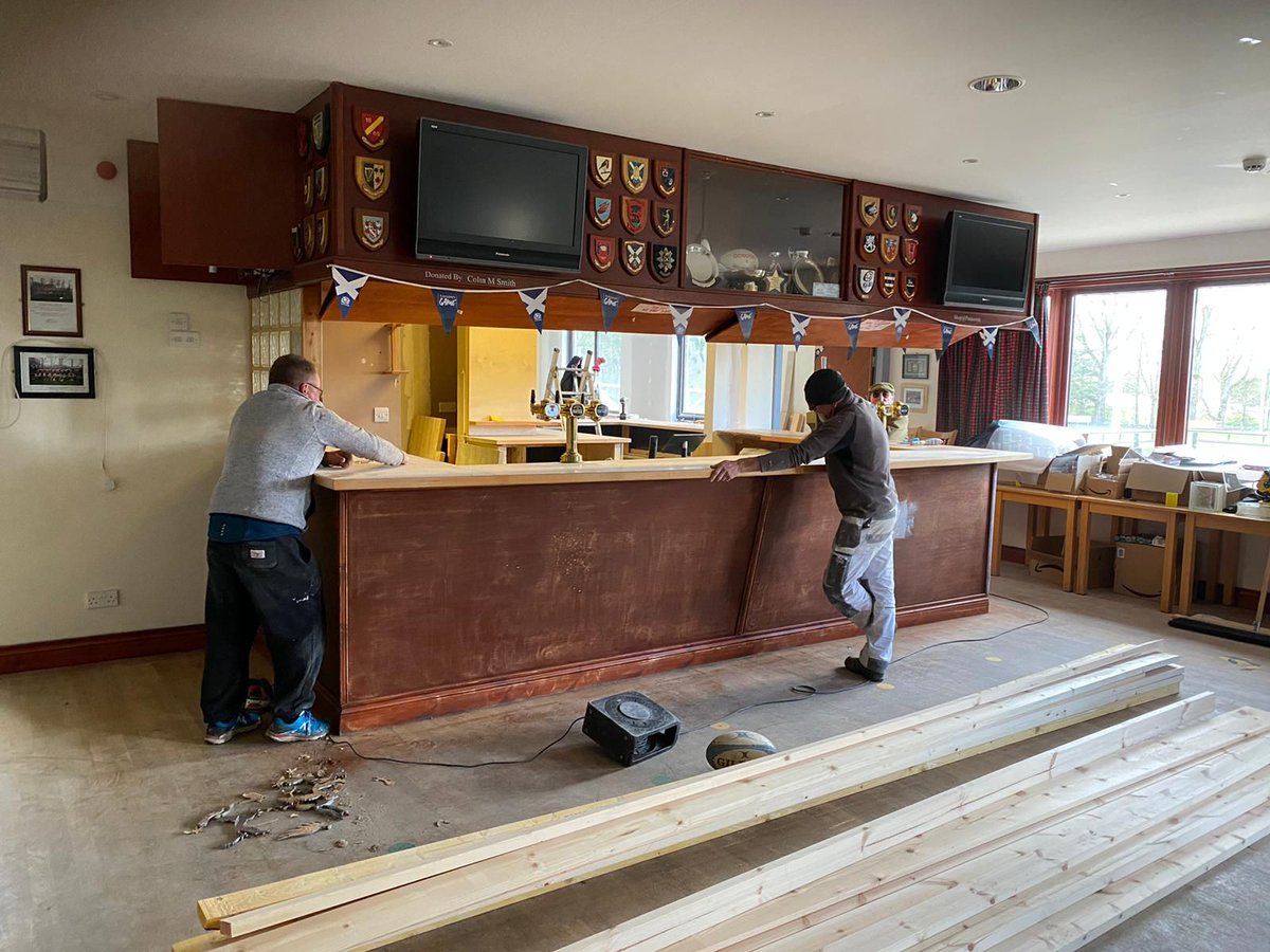 Strathmore_RFC's tweet photo. #PeopleMakeStrathmore
Stuart ‘White Wash’ Cameron has been putting his day job skills to good use with a wee freshen up of the bar area - time is ticking as the 26th of April is coming around quickly!
#StrathieandProud #COS #SAP https://t.co/XKqsNbOX7r