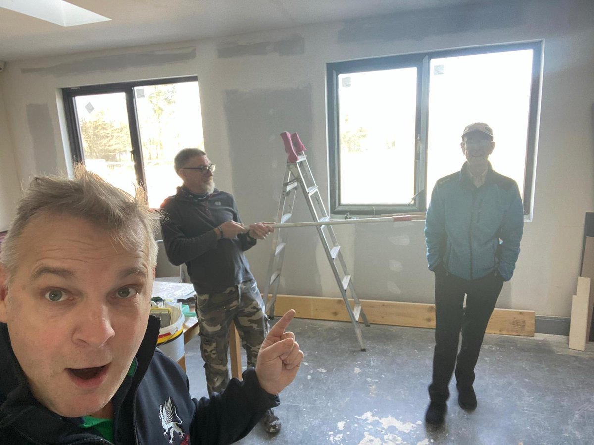 Strathmore_RFC's tweet photo. #PeopleMakeStrathmore
Stuart ‘White Wash’ Cameron has been putting his day job skills to good use with a wee freshen up of the bar area - time is ticking as the 26th of April is coming around quickly!
#StrathieandProud #COS #SAP https://t.co/XKqsNbOX7r