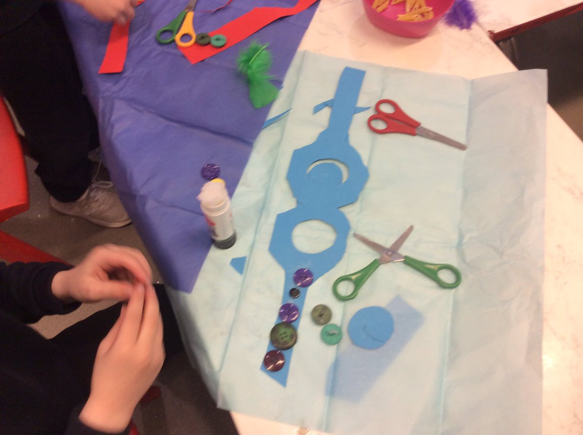 dosbarthorenwrp's tweet photo. Children enjoyed making their own sunglasses. @PrimaryWhite #creativecarys https://t.co/KAkAMg3qfc