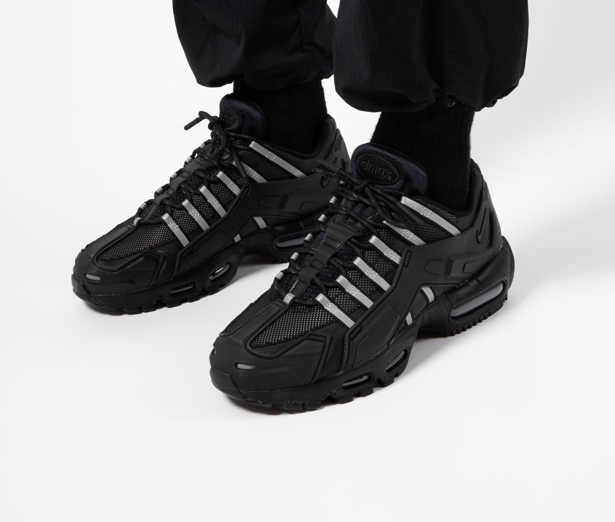 twitter sneaker deals