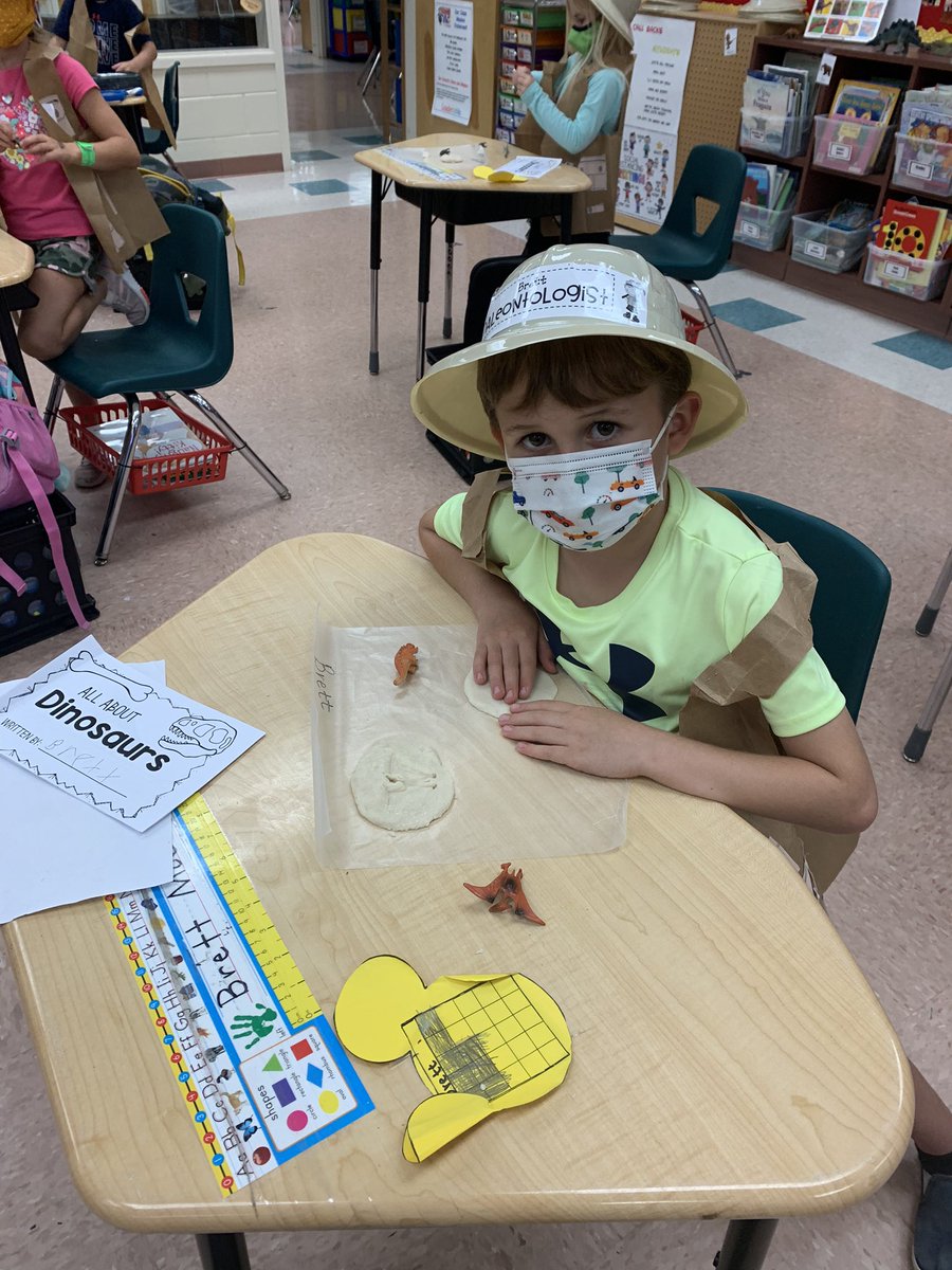 Day 5 in Mrs.Burns' Dino-dig. We learned all about fossils and created own own fossils. We are observant just like Paleontologists! <a href="/VMEPatriots/">Veterans Memorial Elementary</a> <a href="/collierschools/">Collier County Public Schools</a> <a href="/VMEKinderKids/">💙🇺🇸❤️VME Kinder Kids❤️🇺🇸💙</a>