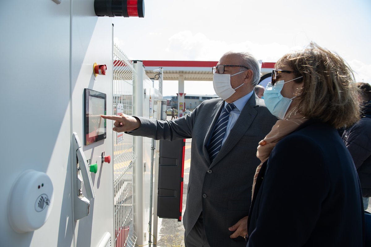 Avec l'inauguration d'une station hydrogène à @CherbourgEnCot , <a href="/leCotentin/">Agglomération du Cotentin</a> illustre le mix énergétique présent sur notre territoire.  Le réseau EAS-HyMob porté par <a href="/RegionNormandie/">Région Normandie</a>  représente ainsi le premier maillage régional français de stations de recharge hydrogène.