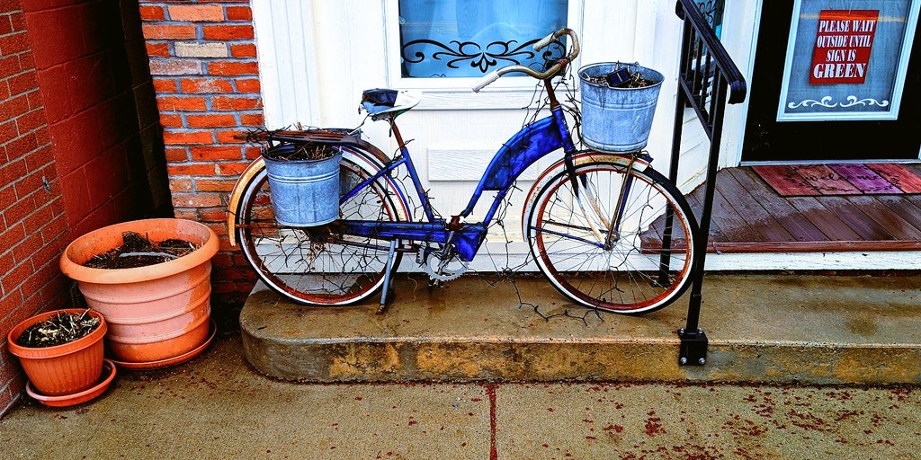 MidoriChanOG's tweet photo. "Sedentary"
(Please Wait Outside Until Sign Is Green)
#Art #Photography
#Wanderlust #Travel
#NotMyBike #Explore
#FlatTire #WatchingGrassGrow
☮️❤️🍀☺️ https://t.co/4Pn6ZvLd3K