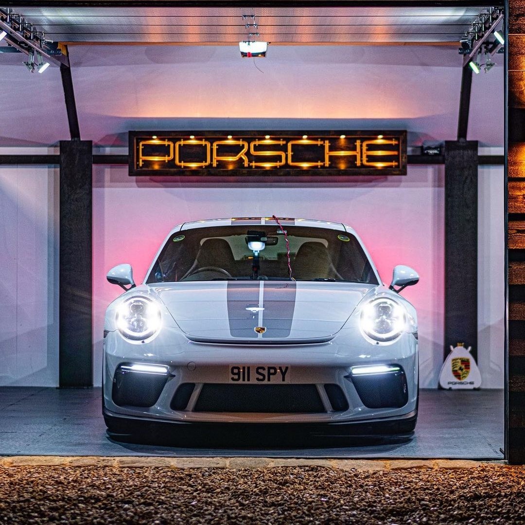 GFT_Company's tweet photo. Some great pics posted by @911_spy 🤩 Fitting our graphite tiles has really added the finishing touch to this impressive triple garage! #garageideas #garagegoals #garageflooring #garagefloor #garage #dreamgarages  #garagemakeover #porscheclub #porsche911 #porschelife #porschelove https://t.co/PVOP3vFzi2