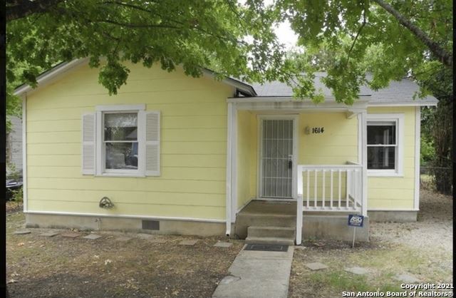 jrbforsyth's tweet photo. Check out our company listings - If you've been holding out for the perfect home, look no further. #homesweethome #newhome  https://t.co/eq75sfGGJA https://t.co/RsIzJHFmjU