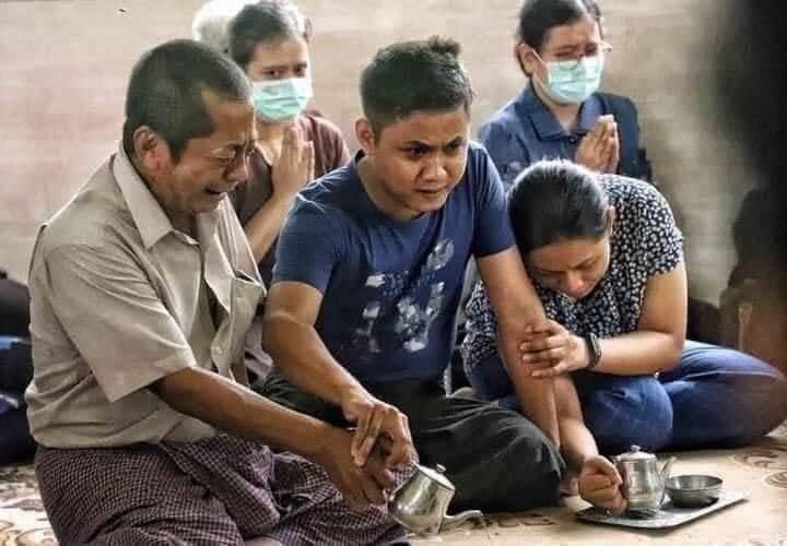 HazelJuly1's tweet photo. While Terrorists leader Min Aung Hlaing &amp; his wife, are celebrating the new year, other families &amp; people from the whole of Myanmar are silent &amp; crying loudly at the funerals of their children killed by that terrorist's leader. #WhatsHappeninglnMyanmar #Apr13Coup https://t.co/FXyeNvFWXD