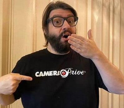 cnt_df's tweet photo. Jovem Nerd e Magalu anunciam a compra do Camera Privé https://t.co/x1MHsVy44W