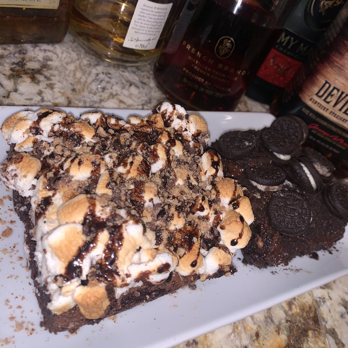 ambernaecole's tweet photo. I’m lame on Twitter 😂 I clearly be posting to talk to myself but these my “Loaded Brownie Pans” 🤍 for an entire pan it’s $20

Fudge Brownie Pan (4 flavors included: Chocolate Drizzled S’mores, Stuffed Fudge Oreo, Brookie and Cookies n Cream) https://t.co/47hO0UyH5s