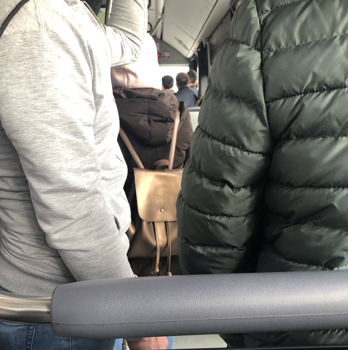 Evet başkanım otobüs seferlerini arttırmış, otobüslerdeki yolcu kapasitesine dikkat ediyorsunuz değil mi ? <a href="/istanbulbld/">İstanbul Büyükşehir Belediyesi</a> <a href="/ietttr/">İETT</a> 😒👏🏻👏🏻