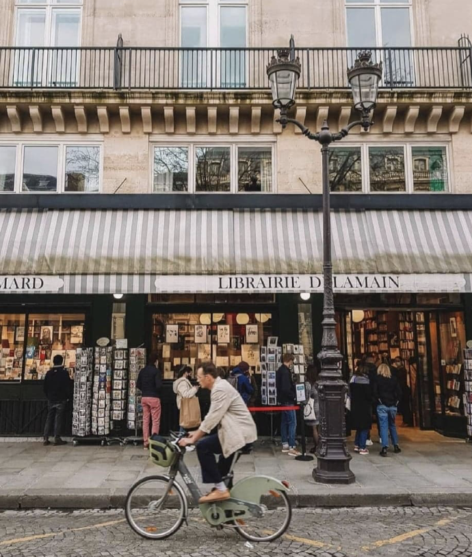 siraruedee's tweet image. หลังโควิดแล้วอยากให้ทุกเก็บตังค์บินมาเที่ยวปารีส สักช่วงกันยา-ตุลากำลังดี อากาศเย็นๆ หยิบโค้ทตัวโปรดมาใส่ ไม่ต้องทำไรมาก เดินไปเรื่อยๆ หนาวก็หลบเข้ามิวเซียม ตกเย็นซื้อไวน์กับขนมปังบาแก็ตมากินริมแม่น้ำแซนคนเดียว แค่นี้คือเยียวยาทุกแผลในใจได้ดีมาก