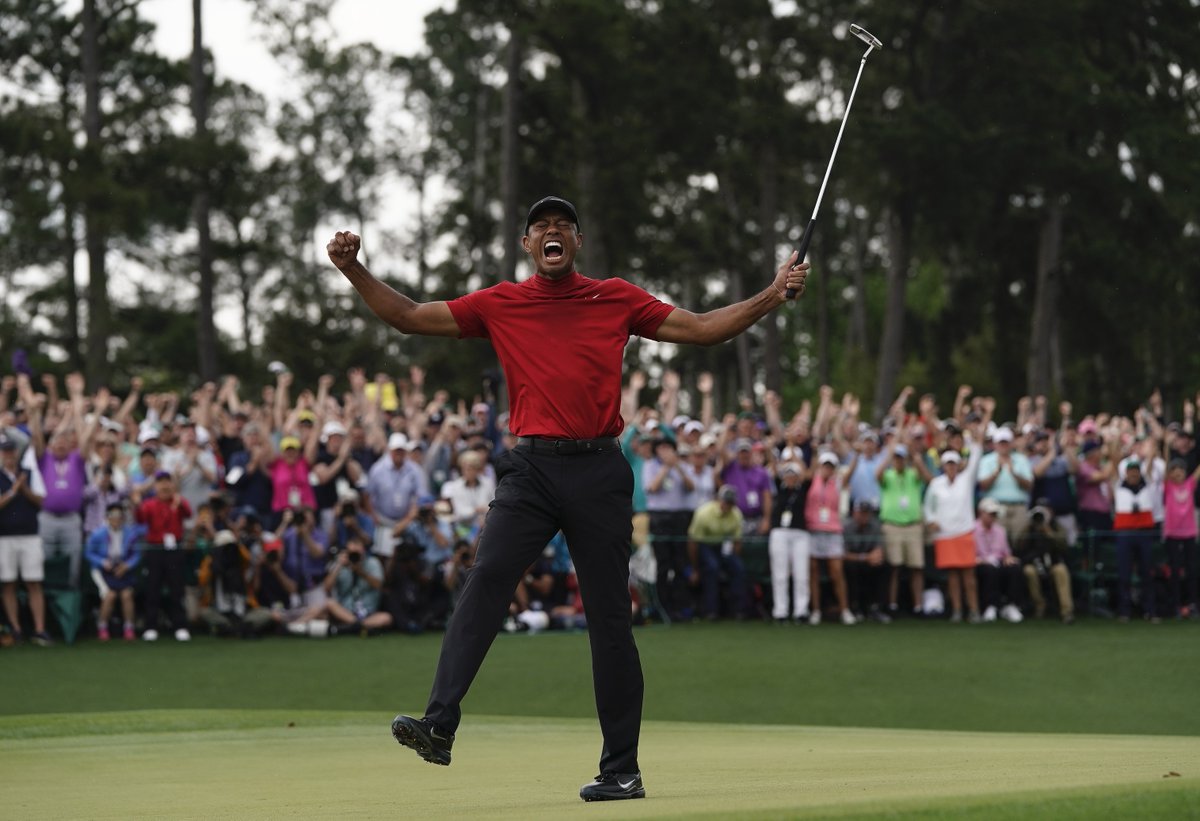 BleacherReport's tweet photo. On this day in 2019, Tiger won his first major in 11 years at the Masters 🏆

What a moment. https://t.co/WG6IfiJw7Z