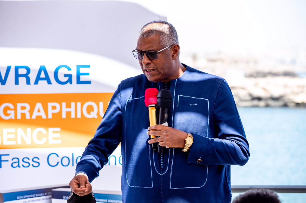 BakaryKamou1's tweet image. Honoré d’avoir été choisi comme photographe officiel du lancement de l’ouvrage #fasse . Contribuer à de grandioses réalisations pour l'Afrique avec @UNFPA_WCARO aux côtés de @mabinguengom1 merci à @habiboud @EnohEben_J @Mame_Oumy @walssene @Pety1021