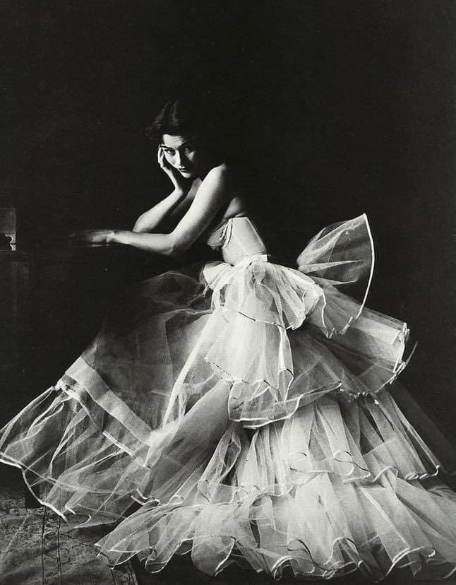 Milton Greene, Anne Gunning

#miltongreene #annegunning #photography #art #photogallery #beautiful #love #travel #blackandwhite #shadow #light #design #paris #fashion  #woman #dress #portrait #dior #christiandior #blackandwhitephotography #beauty #simpleisbeautifulphotography