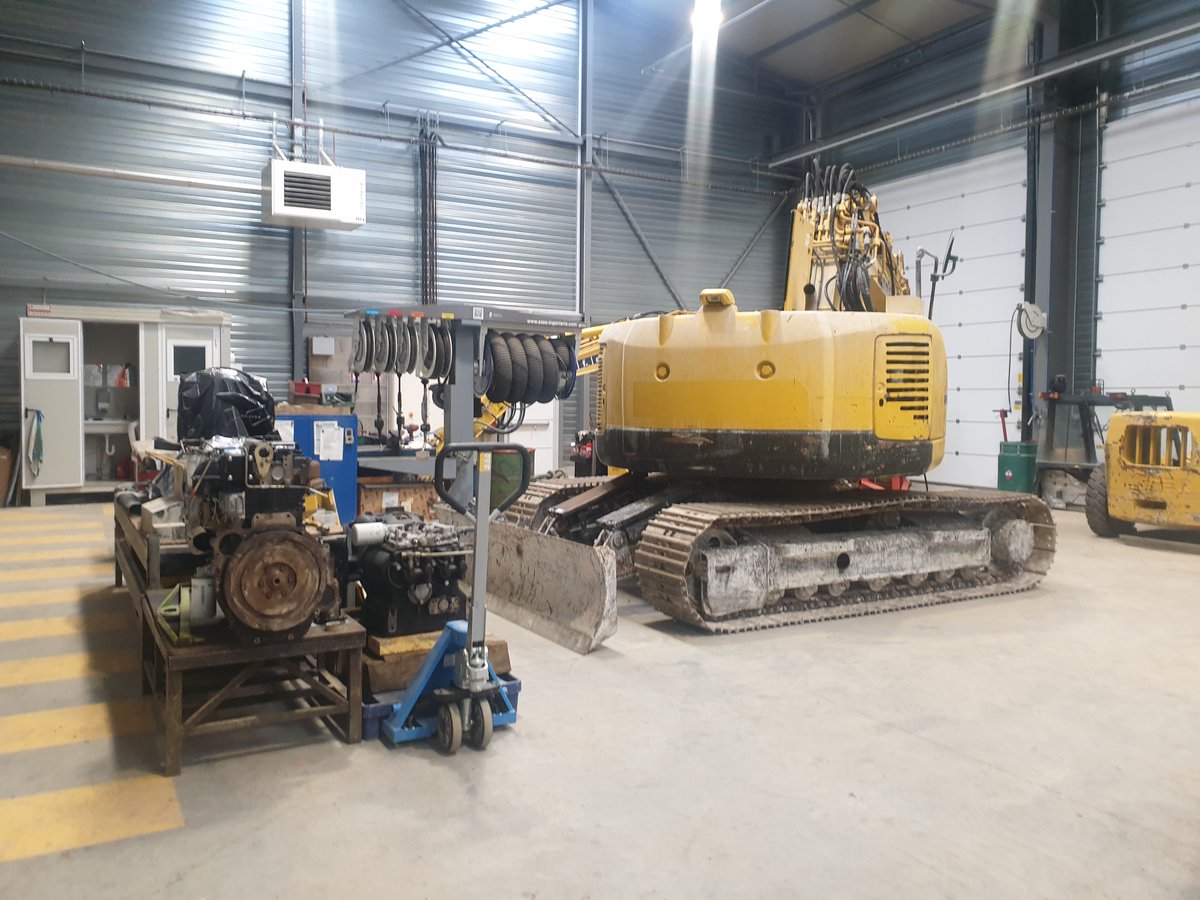 Notre équipe technique est toujours aux petits soins pour vous fournir du matériel de qualité et adapté aux spécificités de vos chantiers. 

#Chantier #TP #BTP #Matériel #Machine #Enginslourds #Technique #Qualité #Apatation #Equipement #Maintenance