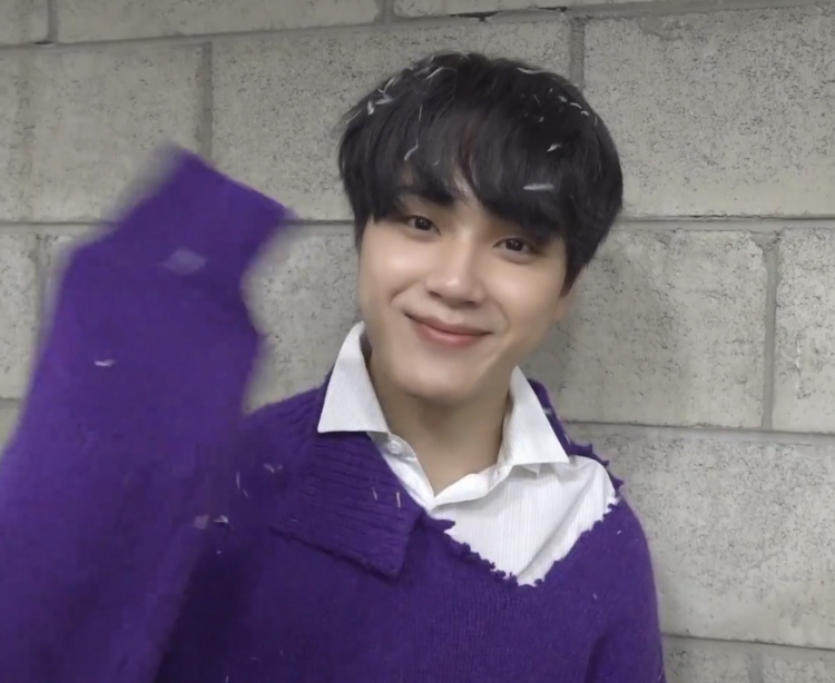 hourly haknyeon 🍬 tweet media