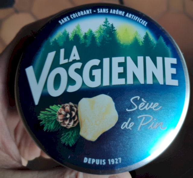 phtlnx's tweet photo. encore un rêve brisé... nan mais les bonbons  La Vosgienne.... en Espagne... à la sève de pin d’Espagne sûrement. Longtemps que j'en avais pas acheté ... je n'en achèterai plus #LaVosgienne https://t.co/dFtwenhjsc