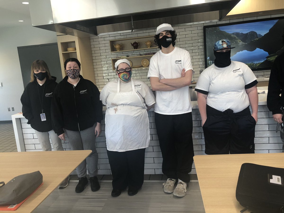 EHOVEcul's tweet photo. Meet some of the culinary junior class #EHOVEvips https://t.co/ZcPO2jBw3Y
