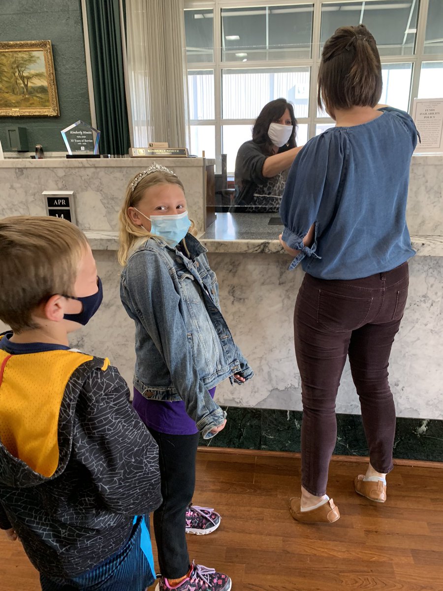 mskmayo's tweet photo. 2nd Grade Field Trip to the Stock Exchange Bank- so fun! @USD360_Caldwell https://t.co/UPTycq1n19