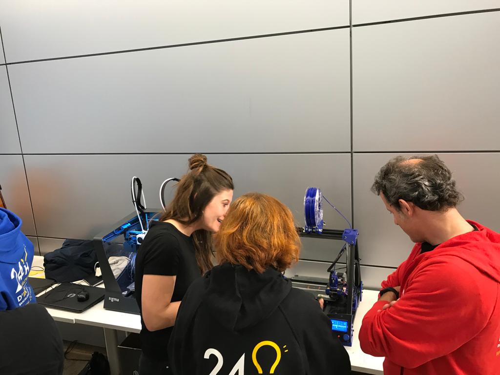 💪24 equips
💭24 reptes
⏰24 hores

📲💻El futur talent de la #FP s’uneix a les #24ImpulsFP! No oblideu connectar-vos i seguir l'esdeveniment a 24hbcn.com!

🙌🤩Arriba ‘24H d’Innovació Barcelona’! 

📸Edició 2019-20