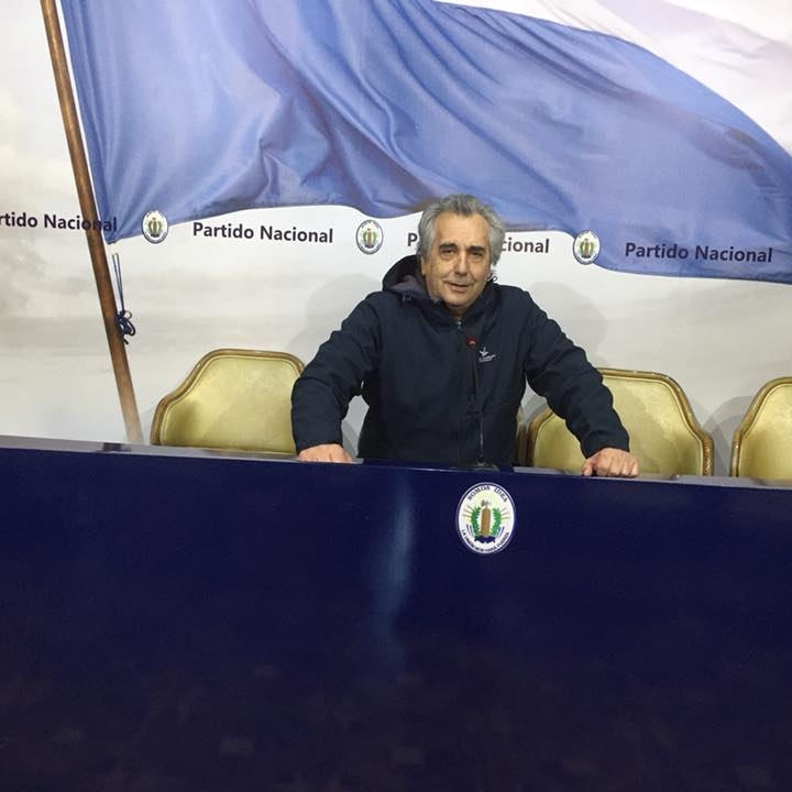 jjnorbis's tweet photo. Murió esta madrugada en Paysandú Manolo Bercianos. Estaba en CTI con Covid https://t.co/h2FXbpPM5z