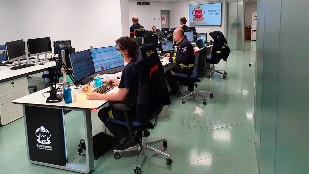 Gesabgroup's tweet image. El Departamento de Bomberos de la Comunidad de Madrid ha implementado en su nueva sala de control consolas de control Advantis NG con sistema Sit &amp;amp; Stand permitiendo una mayor ergonomía. Conoce el proyecto ow.ly/ZGxK50Eowaa #AdvantisNG #centrodecontrol #consolasdecontrol
