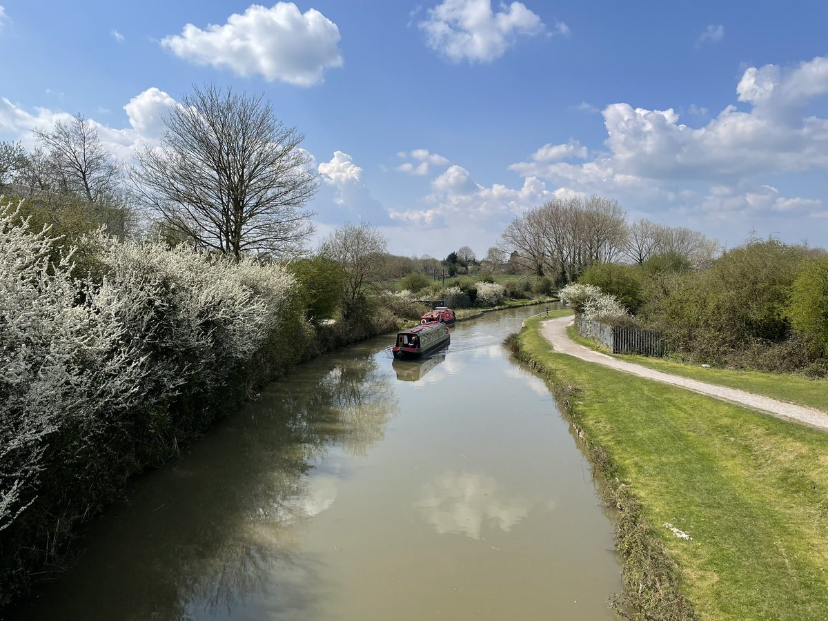 A lovely day for boating today, great to see boats out and about again. #boatsthattweet #KennetandAvonCanal #springsunshine #boating #hilperton #staverton @BigWiltsSkies @StormHour