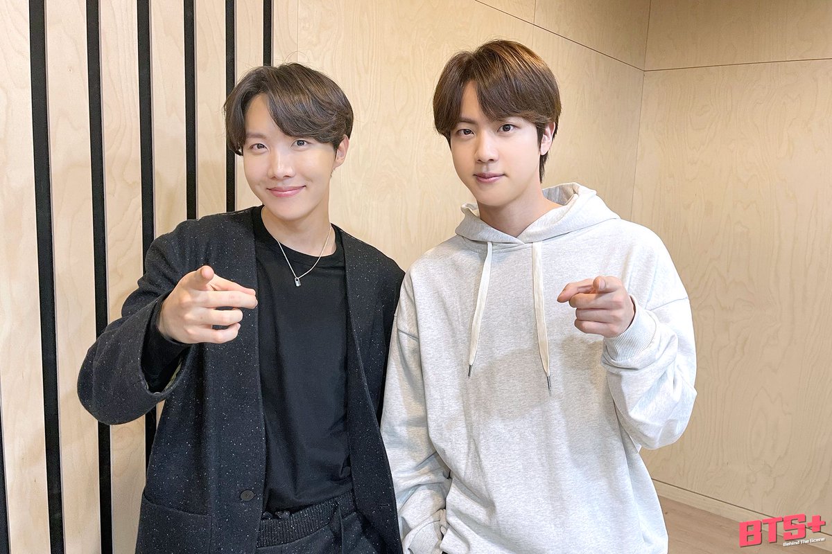 JHope_Paraguay's tweet photo. [📸]14/04/2021
 Imágenes de detrás de escena del RUN BTS!🎬 EP 137/J-Hope💚

#제이홉 #정호석 #방탄소년단 #JHOPE #BTS  @BTS_twt 

©jimanfc1306 

-🐳🍓 https://t.co/yTwcoFfLMO