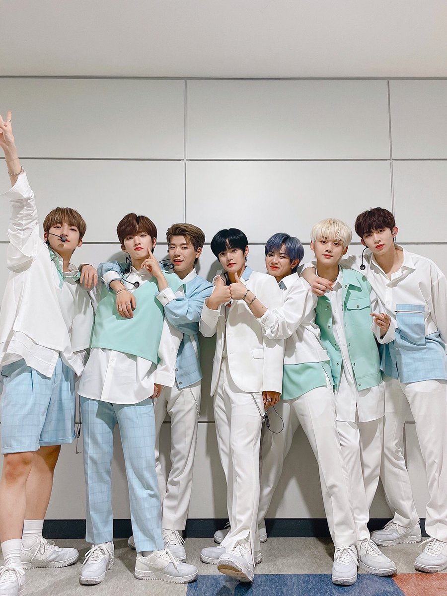 saranghaewi's tweet image. i really appreciate whoever join the selca day!! ciipher stans really beautiful, pretty, handsome, gorgeous and good looking as well!! love you all ♡♡♡ and yeaa happy #1MonthWithCiipher y'all !!! pls keep loving our 7 boys ♡♡♡