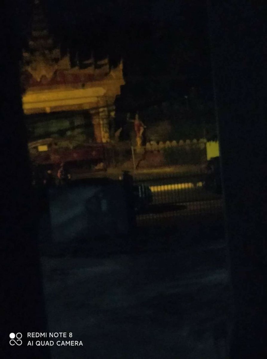 Massive forces of Terrorists raided Shwe Gone Taking Hospital,#Bahan now. Witnesses said they are asking list if CDM doctors and nurses there .
#Apr14Coup
#WhatsHappeningInMyanmar