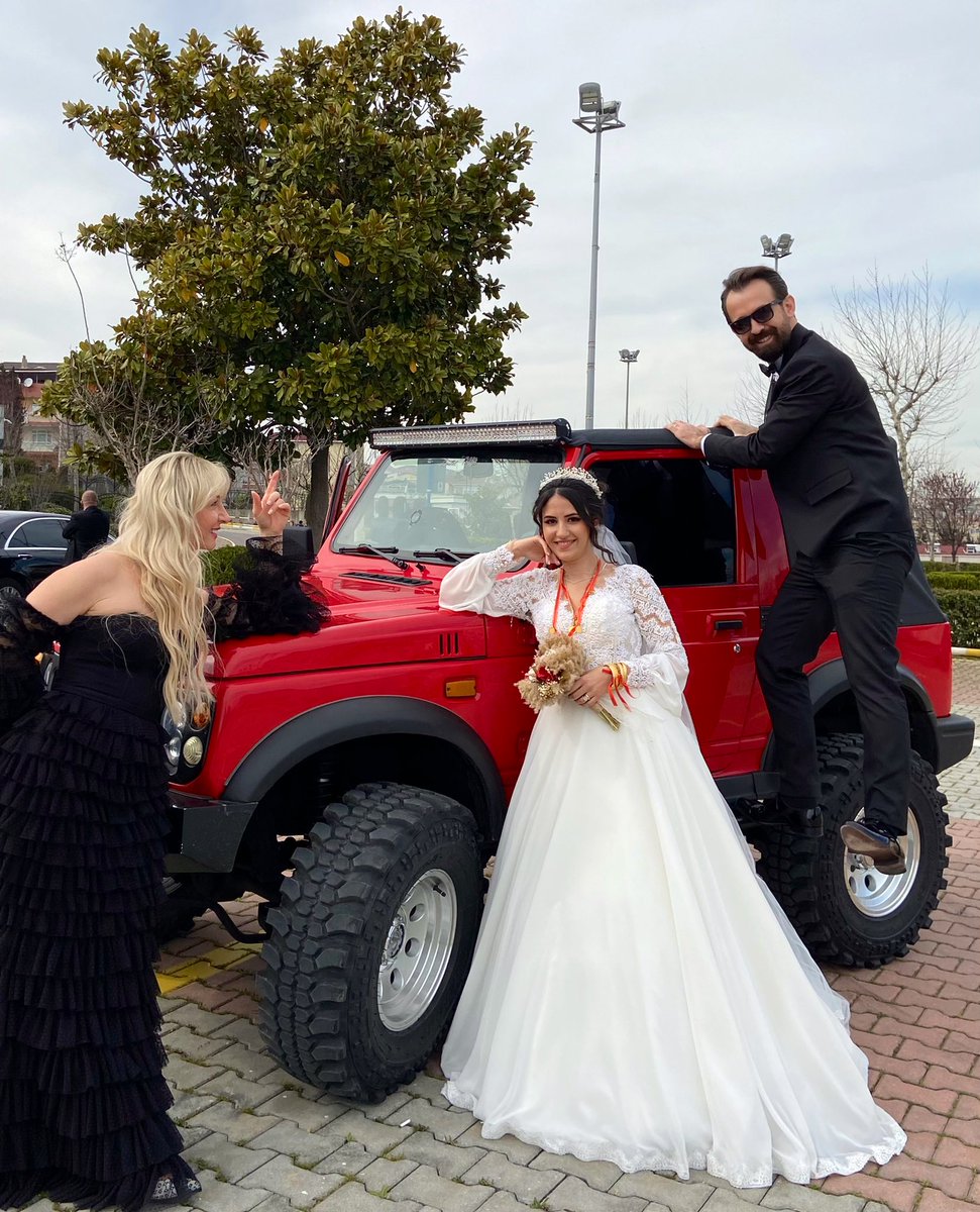 AcarOzLemm's tweet photo. Dünyanın en güzel manzarasına bakıyorumdur  🥰 #gorumce  #gelin #kardeş  ailemize hoş geldin gelinAcar :)  #sezenacar https://t.co/Q8zeBi416Y