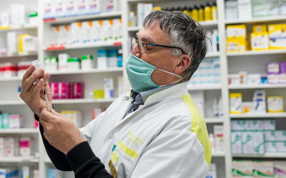 Les vaccinés de moins de 55 ans dirigés vers les vaccinodromes pour la 2e dose.
La Task Force vaccin explique que les personnes de moins de 55 ans recevront leur 2e dose à partir de fin avril.  Ils seront dirigés vers les centres de vaccination : bit.ly/32gwn3X