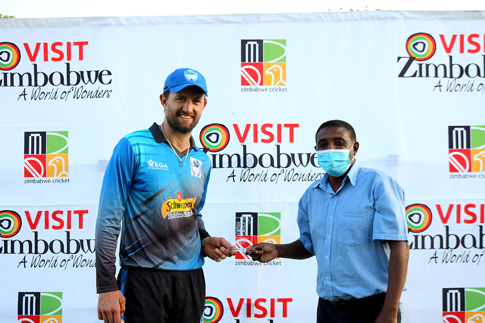 #DomesticT20 | POTM:

1⃣2⃣0⃣ Not out
2⃣2⃣2⃣ Strike rate
5⃣4⃣ Balls
1⃣2⃣ Fours
5⃣ Sixes

<a href="/Craig_Ervine77/">.</a> is the Player Of The Match

#TSKvMOU | #VisitZimbabwe