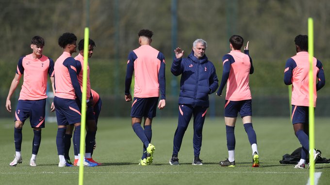 Pemain Tottenham Hotspur latihan