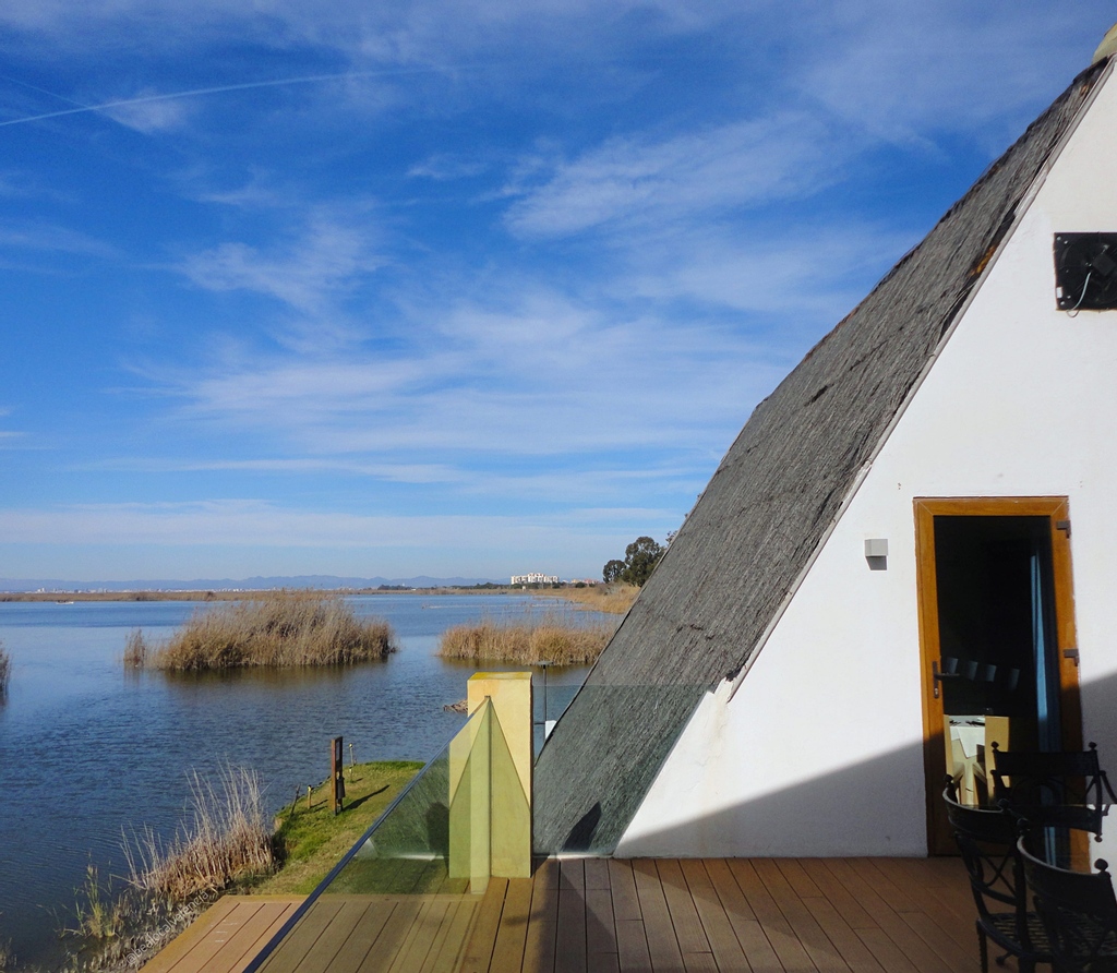 bealocalvlc's tweet photo. Have you ever thought how lovely it would be to go to the beach and watch the #sunset over the #Mediterranean? ⁣
⁣
You might be in for quite a surprise when you realise the sun's spectacle is going on behind you so head to the #Albufera instead.
⁣ https://t.co/RVGvBzCrKE