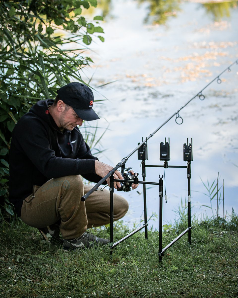 Stabilise your set up and quickly convert goal posts into a pod with our 20/20 Cross Bars.

Designed to allow you to create a rock-solid set up with great ease, 20/20 Cross Bars can be used in pairs with goalpost buzzer bars to create a free-standing pod.
