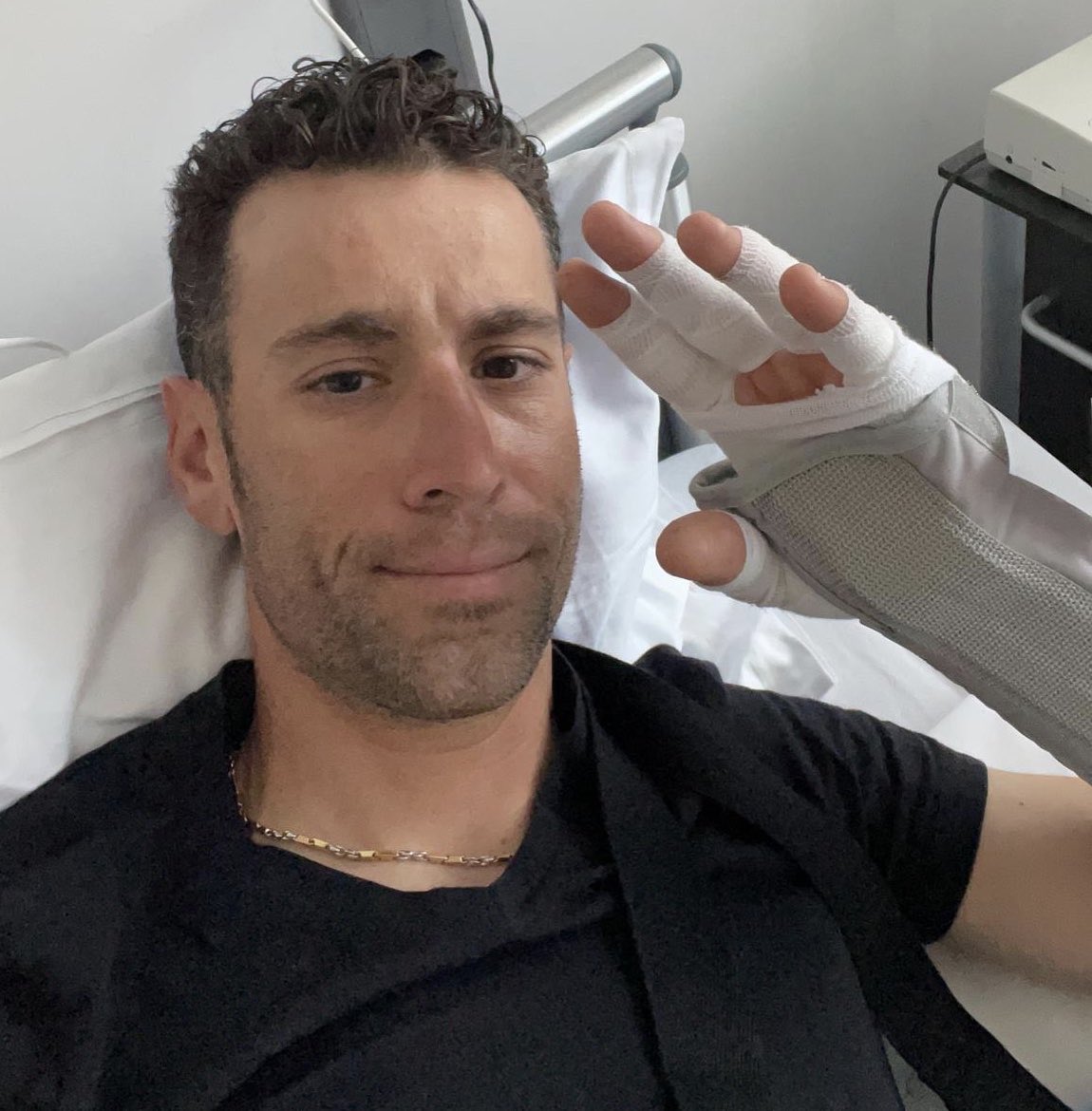 I am struggling to find the words to describe the huge sorrow I feel. But this is the verdict I have to accept.
Tomorrow I'll have surgery and then I'll start the difficult path to try to be at the start of the Giro. This is the goal and I will do the impossible to hit it  💪🦈